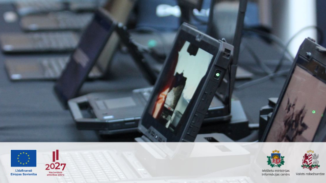 Operatīvo dienestu speciālā portatīvā tehniskā aprīkojuma un portatīvo datoru fotoattēls, kā arī Eiropas Savienības līdzfinansējuma, Latvijas Nacionālā attīstības plāna 2027.gadam, Iekšlietu ministrijas Informācijas centra un Valsts robežsardzes logotipi.