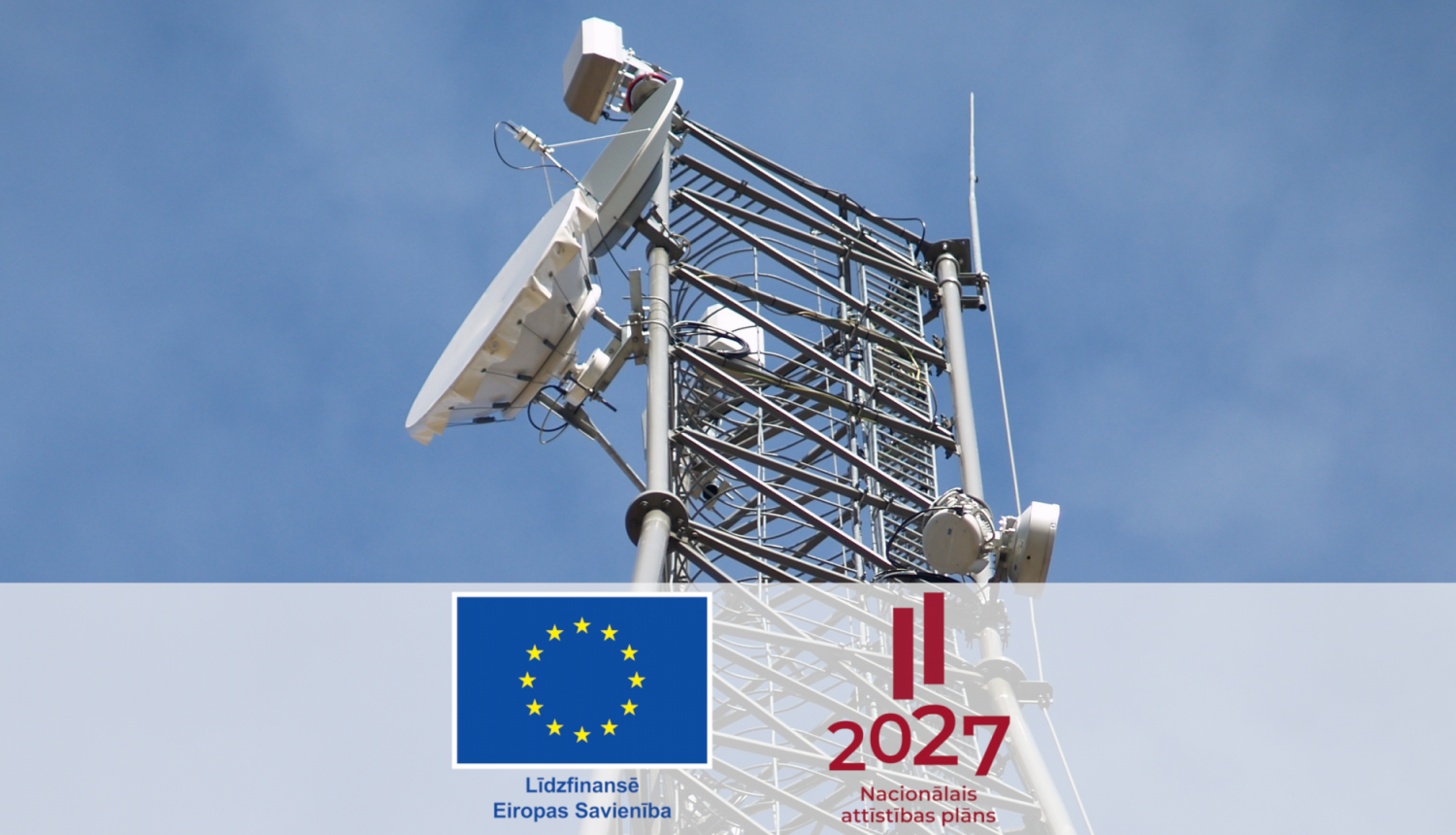 Fotoattēls, kurā redzams radio sakaru tornis un Eiropas Savienības līdzfinansējuma un Nacionālā attīstības plāna 2027 logotipi